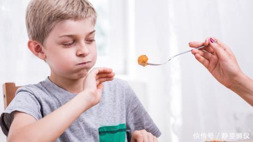 绕道|积食''害怕''一种水,若孩子爱喝,养好脾胃,积食绕道而行