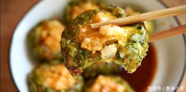 西兰花我家从不炒着吃,配上2两虾,咸鲜可口,每次米饭不够吃