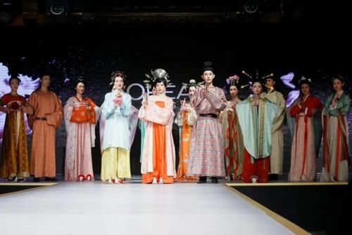 本周美妆速报，一丝清冷一丝甜美