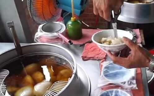 红糖酱|70岁大爷路边煮这个“汤包”,6块钱一碗,一碗一个月入一万多!