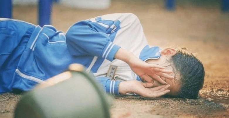 区别|打架还手的孩子和默默忍受的孩子,长大后的区别,可不是一星半点