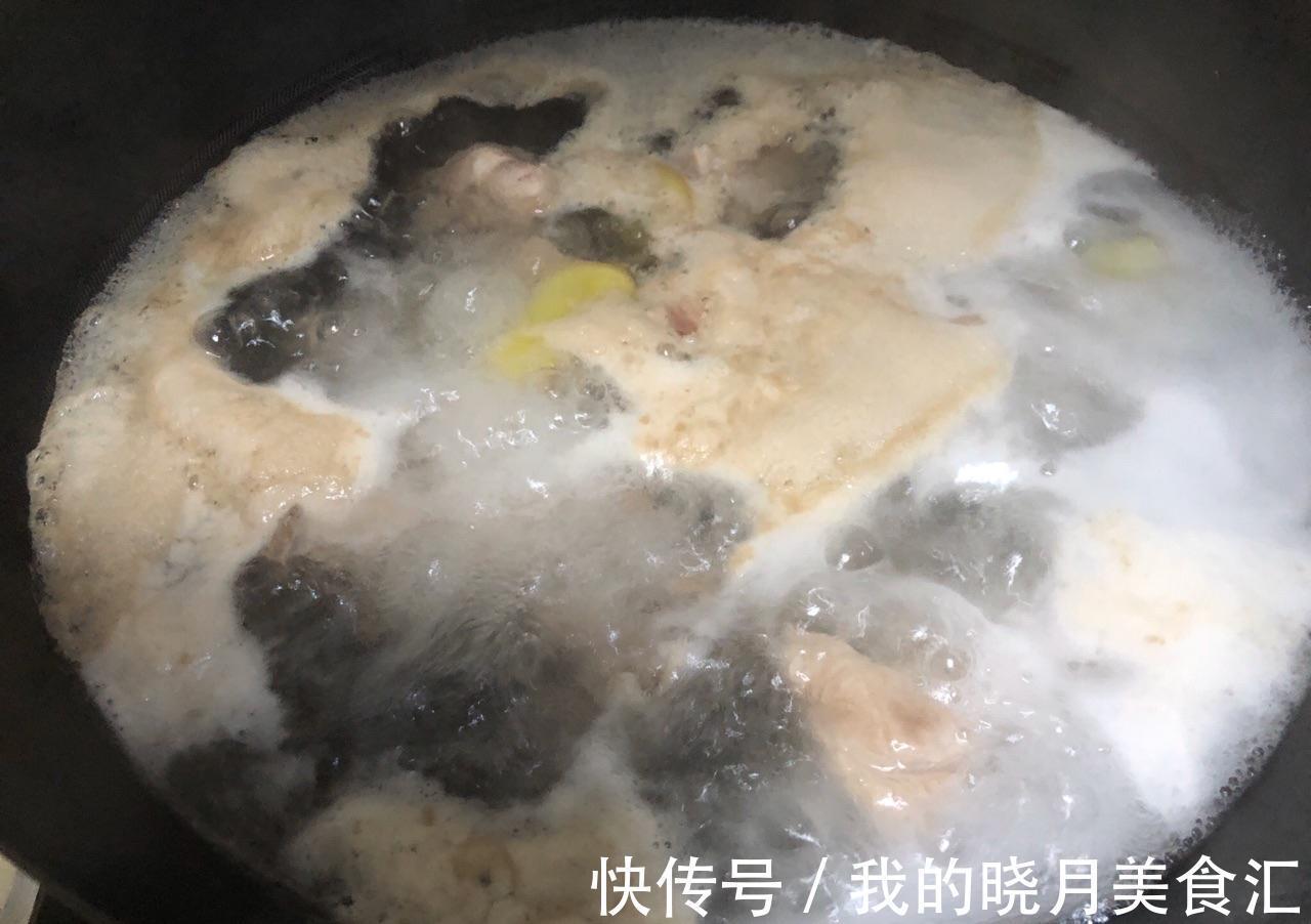 天冷多喝汤，山药和玉米搭配猪骨一起煲汤，清淡滋补真不错