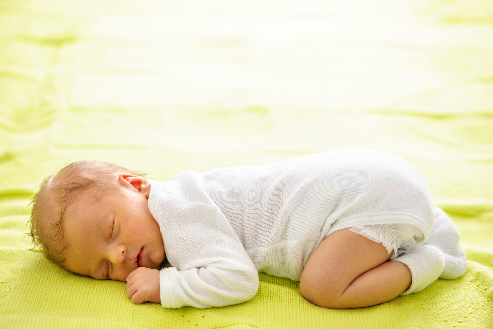 发育|“一月睡二月哭三月笑”,宝宝发育有规律,聪明妈妈巧应对