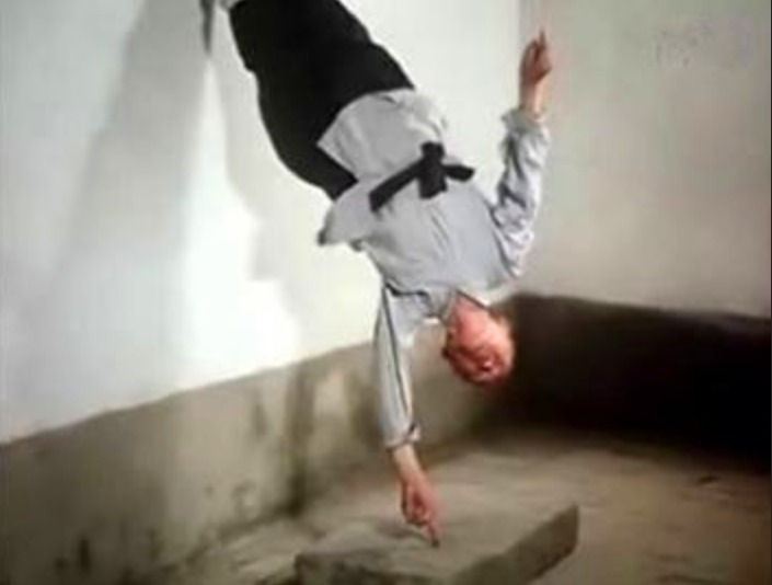 传记!他曾号称少林活佛, 被央视拍成传记, 死后1年内骗术揭穿被封