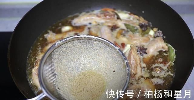 汤汁|香辣卤鸡脖，自制追剧小零食，味道完全不输买来的！