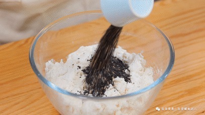 面粉里加1碗黑芝麻!1次能做十多个,包子也没有它香