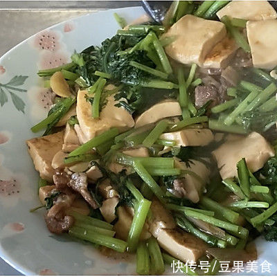 豆腐|#一口新年味，全家享佳味#蒿子杆烧小豆腐