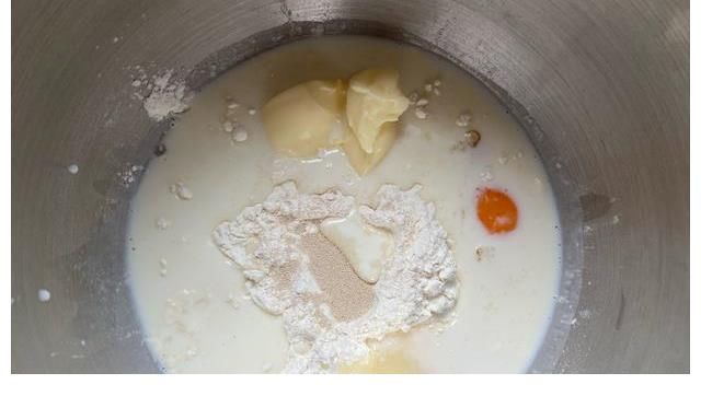 高筋面粉|无需高筋面粉，不用二次发酵，依旧能做出柔软可口的面包，试试吧