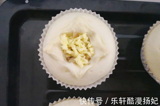 玉米粒|在家做香浓可口的肉松奶酪面包，制作简单，口感丰富