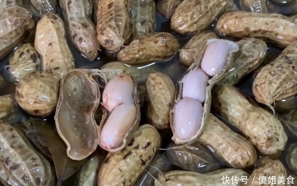 好吃|做水煮花生时,直接加盐煮是大忌,记住这个方法,好吃又入味