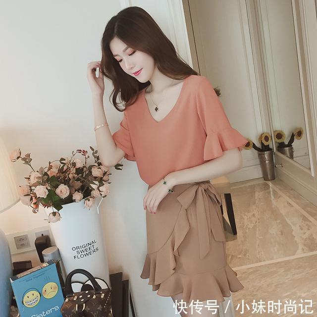 雪纺衫 今年最流行的v领雪纺衫+短裤+短裙穿搭,真的太美了