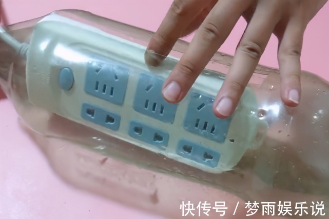 塑料瓶|把插板放进塑料瓶里,解决了大家都困扰的一个难题,学会受用一生