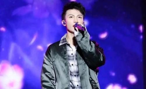 《中国好声音》火了十年,走出无数优秀歌手,现在火的只有他们三