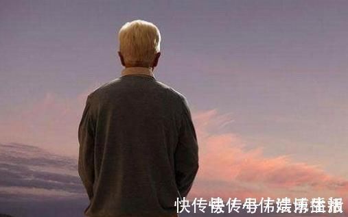 老年人|上了年纪易有“体臭”?劝告:45岁后牢记4件事,老了也干净!