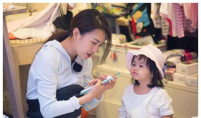 父母|还记得我国首例“坐骨连体”双胞胎女婴吗?多年后,她们化茧成蝶