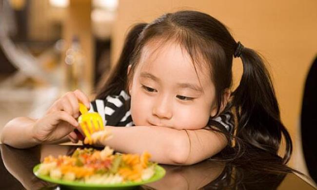 犯错|夏天到了,家长别在这3件事上犯错!不然耽误孩子长高,要知晓