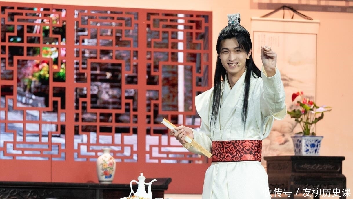 杨笠回应爆红堪称教科书,其实李诞秦昊秦霄贤早已给出过标准答案