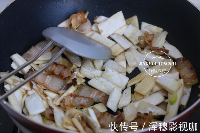 比肉香的杏鲍菇炒法,不爱吃蔬菜的孩子也抢着吃,搭配是关键