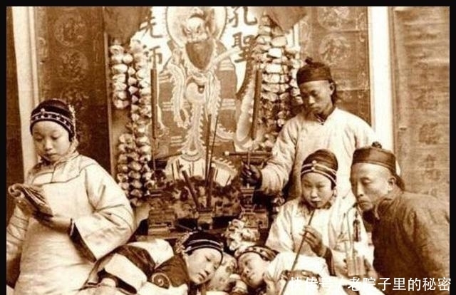 晚清鸦片历史老照片|晚清抽鸦片老照片,没想到吸食鸦片后是这样,图5看了让人想骂人