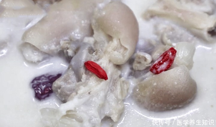 奶白|秋天,它和猪蹄是绝配,锅中一煮,汤汁奶白又浓郁,好喝无腥味