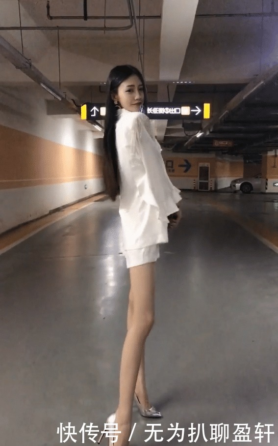 小姐姐|停车场里的筷子腿美女,这身材太骨感了!