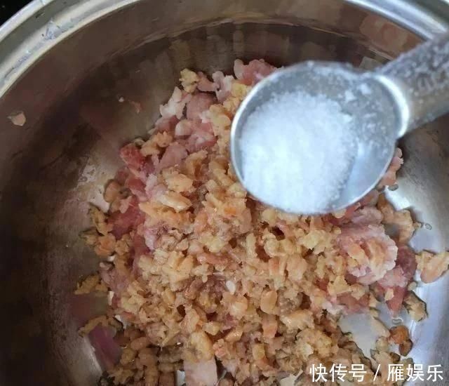 底脆皮软馅香的三鲜水煎包,这么做才好吃