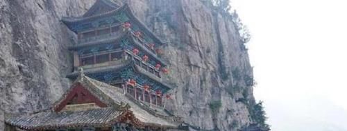 中国古庙：“悬空”在悬崖寺庙，9根铁锁支撑千年不倒，今怎样