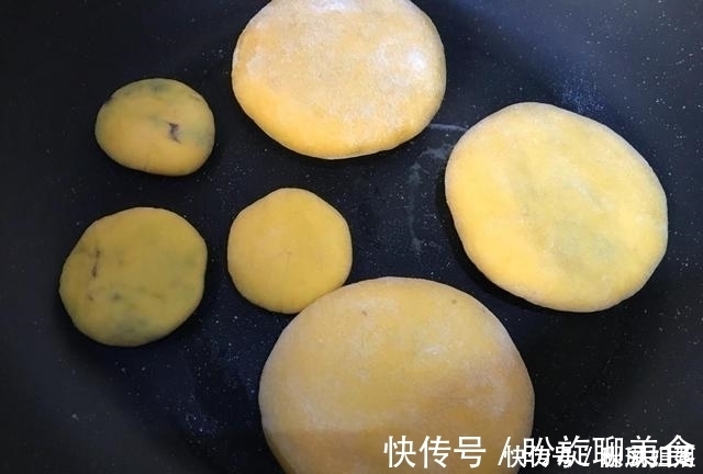 南瓜不做南瓜饼，教大家一款新吃法，比鱼肉还香，上桌就被抢光