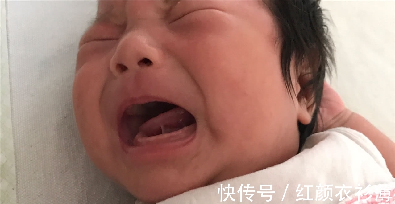 科学|为什么有的孩子出生之后，就被把舌根剪掉？看完真是刷新我的认知