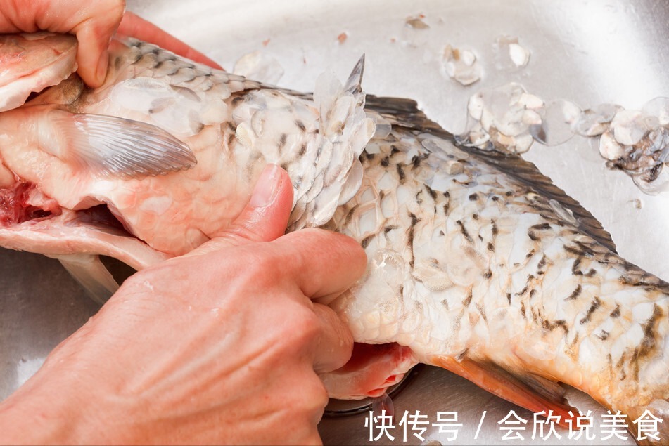 不管炖什么鱼,都别用料酒去腥,多放1味料,鱼肉鲜香,还没腥味