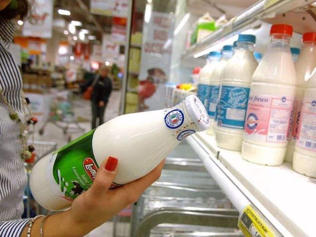 牛奶|每天喝牛奶的人,与每天不喝牛奶的人,20年后会有哪些区别