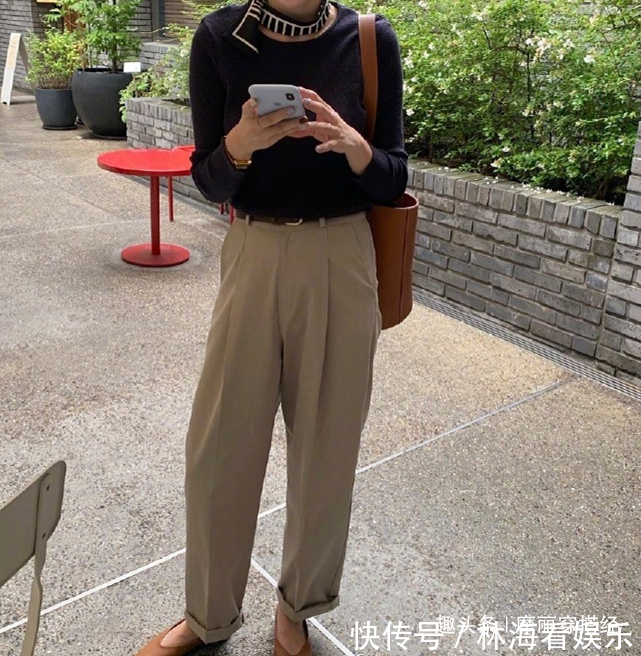小西装|8套纯色系气质通勤穿搭,让你在职场上“耀武扬威”
