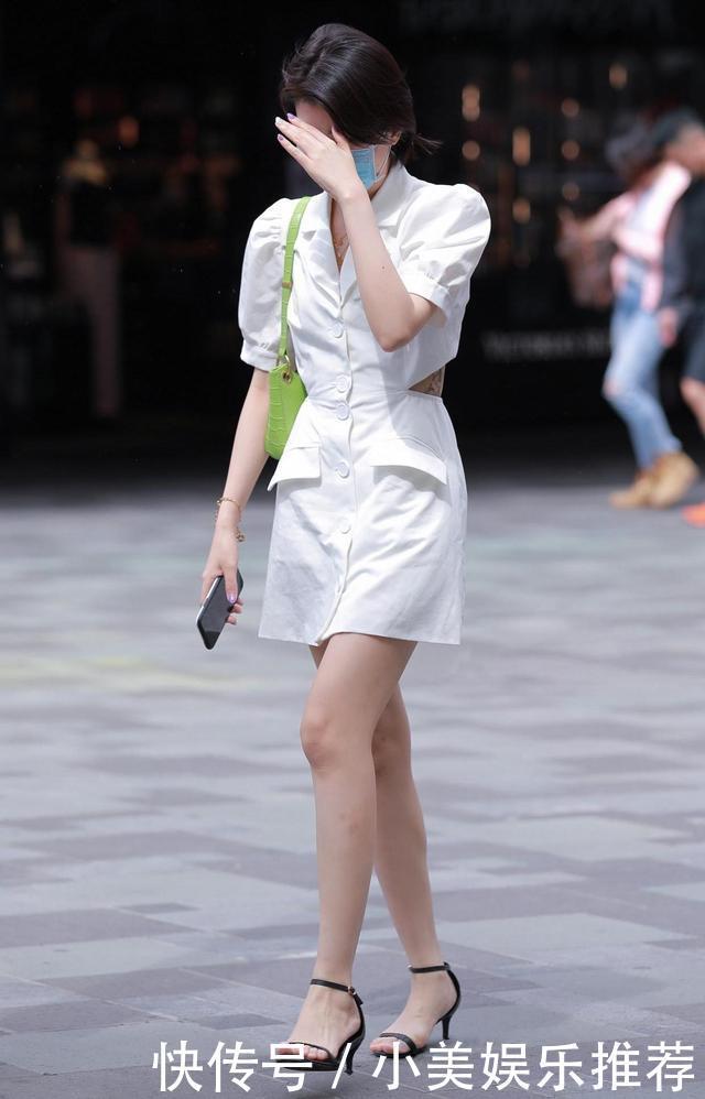 短发美女穿白色西装裙,搭配一字带细跟凉鞋,尽显成熟大气