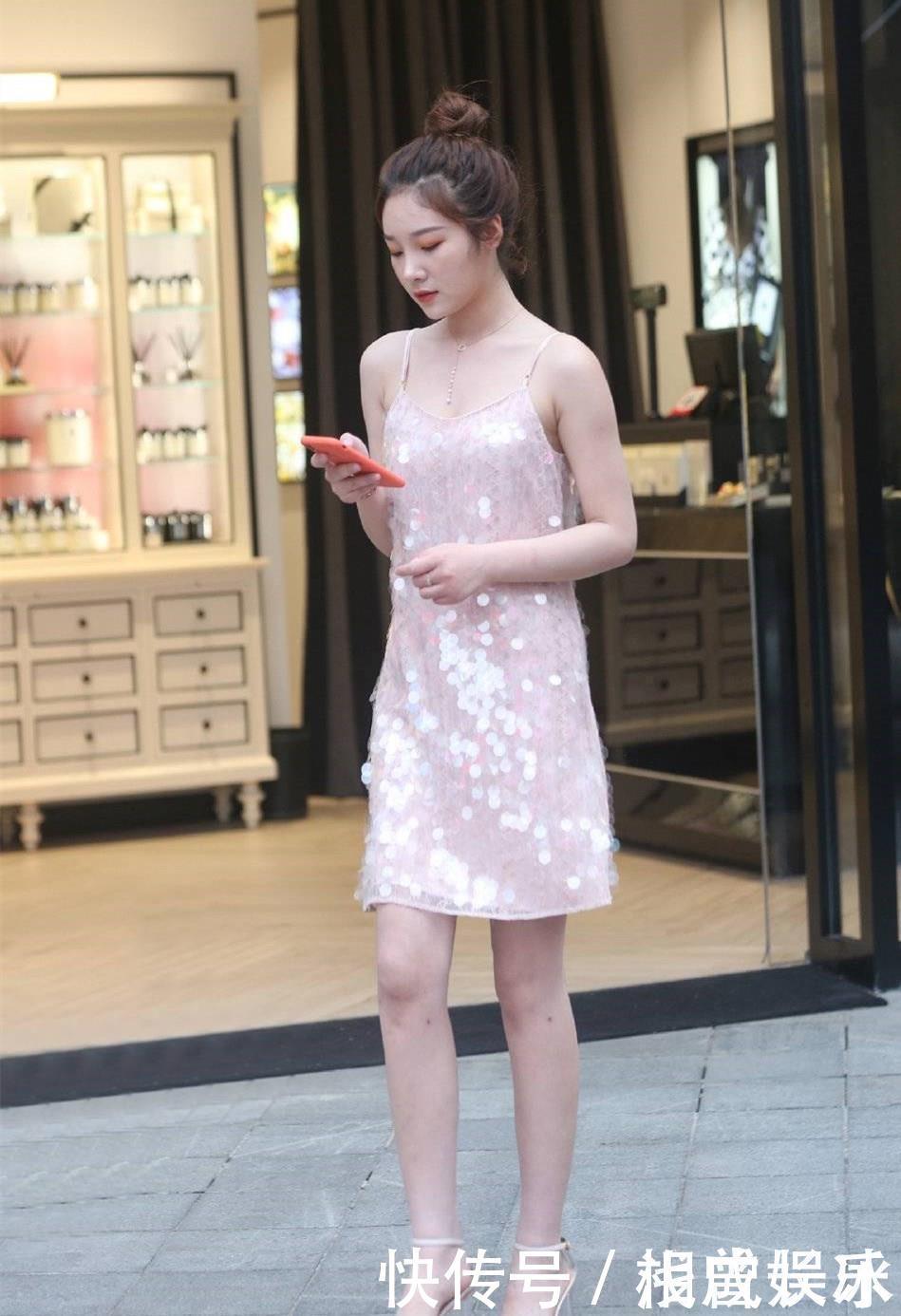 一条连衣裙加一双一字带高跟凉鞋,已经成为了夏季清凉装的标配
