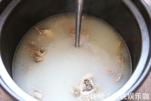 汤浓白|无论炖什么骨头汤，只要做到这3点，包你炖出来的汤浓白还无腥味