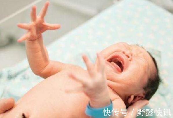 妈妈|刚出生的宝宝正对着妈妈咧嘴笑,护士却反手一巴掌,宝妈反而道谢