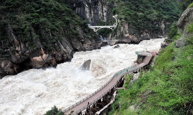 虎跳峡|云南有个4A景区，水势汹涌，声闻数里，是世界上最深的大峡谷之一