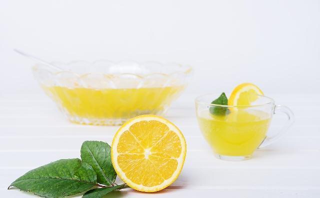 柠檬是减肥的好帮手，三种柠檬吃法，或许让你瘦的更明显