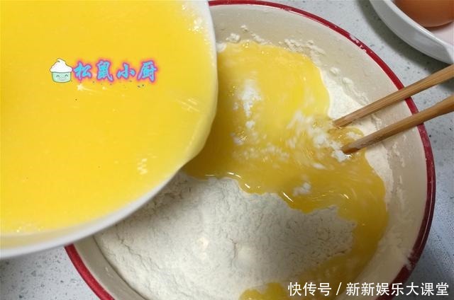  面粉鸡蛋炸油条，金黄酥脆咬一口满嘴香，吃着过瘾，做法真简单