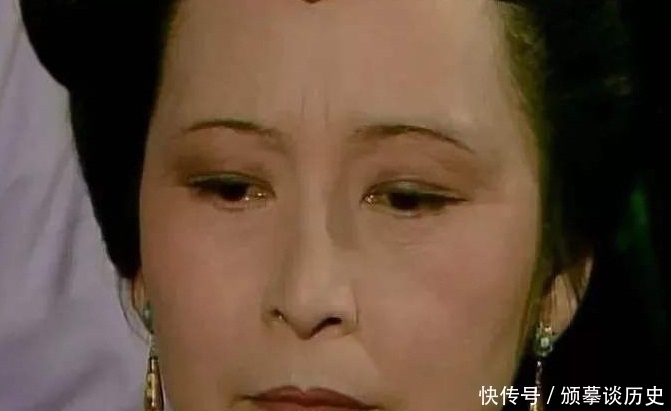 贾宝玉!金钏儿不过是被撵,为何非要跳井?你看她从前干了什么!