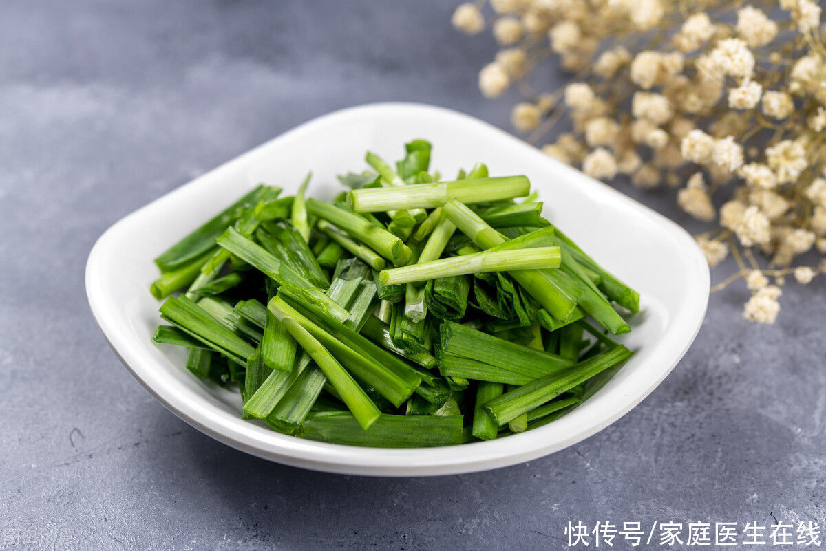 大蒜|大蒜是肝脏的“发物”?想养护肝脏,这3种食物要少吃,真的很伤肝