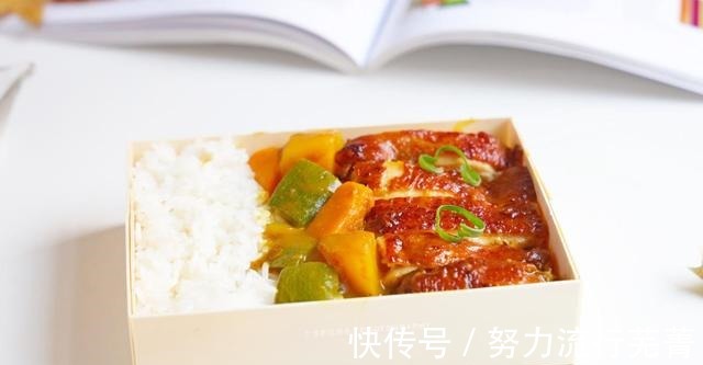 咖喱饭只知道放咖喱块怪不得做出来都一个味！