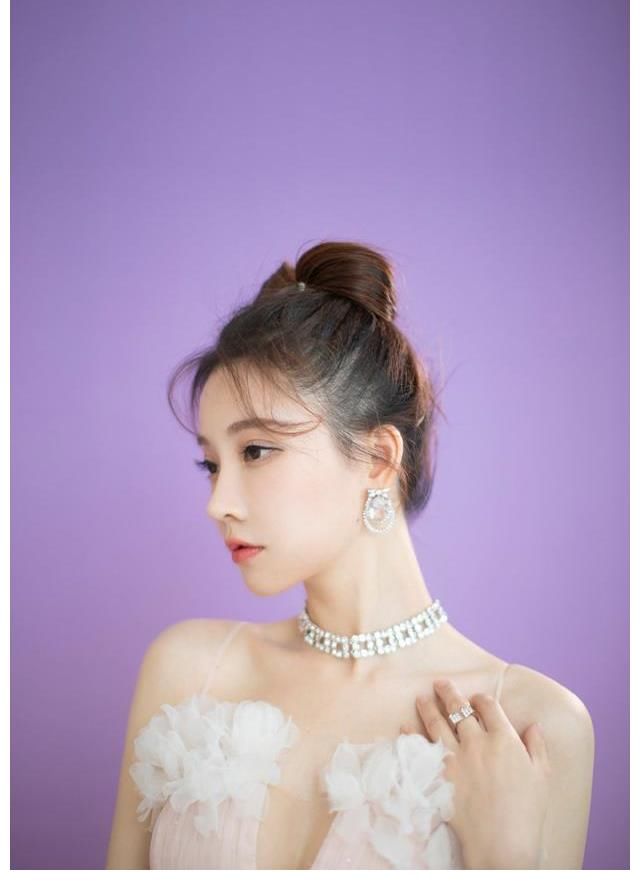 首登綜藝表現(xiàn)引起熱議！馮提莫攜單曲現(xiàn)場(chǎng)回歸