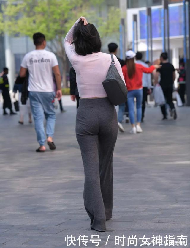 知性|时尚穿搭:看似普通无奇的穿搭,却能展现出成熟女性的知性和丰腴