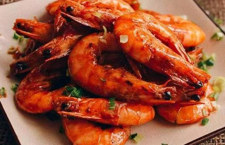  美食优选：糖醋手撕包菜、青椒肉丝、油爆河虾、小炒杏鲍菇的做法