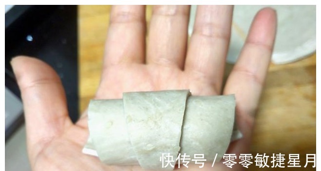 烤箱|不用揉面、不需要发酵，切一切卷一卷，做出金黄酥脆小零食！