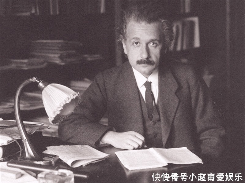 原子弹 爱因斯坦临终前,为何说“这辈子最大的失误,就是来到了美国”?