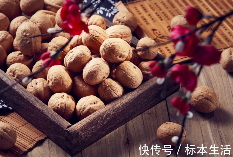 好处|每天坚持吃3个核桃,一段时间过后,3大好处悄悄找上你!