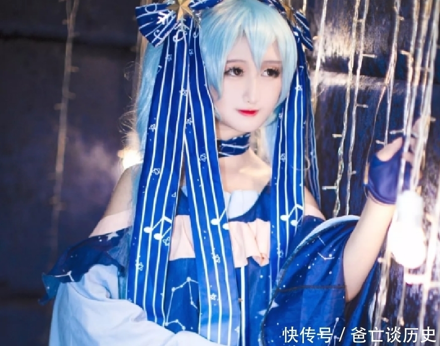 小姐姐cos初音未来，翘起双腿那一刻，谁顶得住？