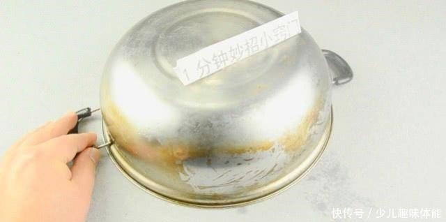 黄渍|不锈钢锅满是黄渍,教你一招,只需用它抹一抹,黄渍污垢自动清除!